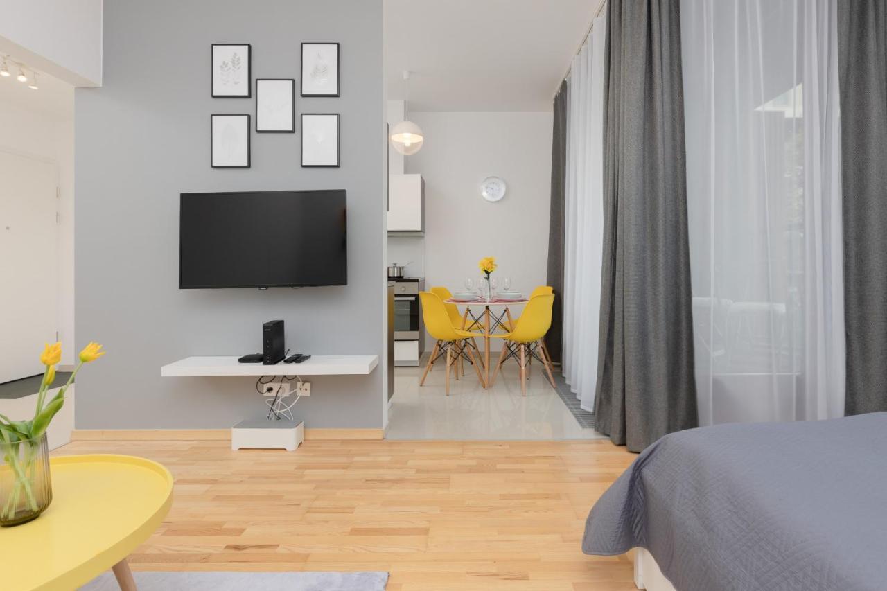Warsaw Wola Apartment Near Nocny Market By Noclegi Renters Buitenkant foto