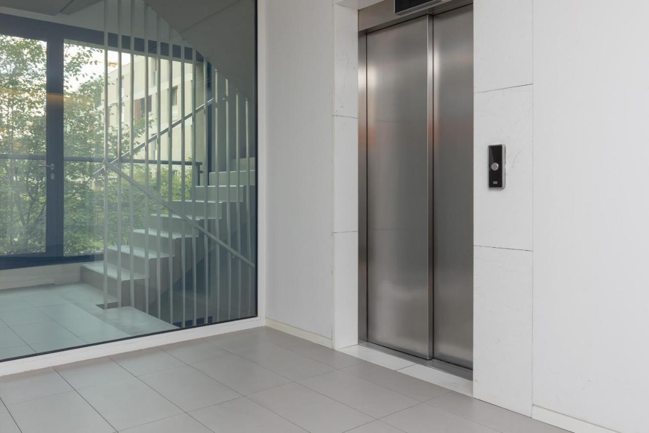 Warsaw Wola Apartment Near Nocny Market By Noclegi Renters Buitenkant foto